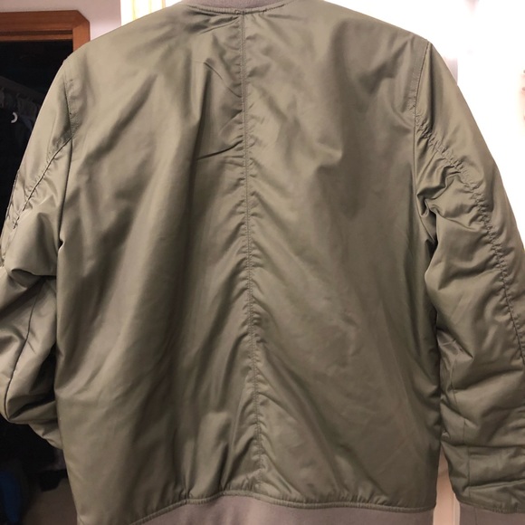 Hardly worn bomber style jacket. Great olive colour. - Picture 2 of 3